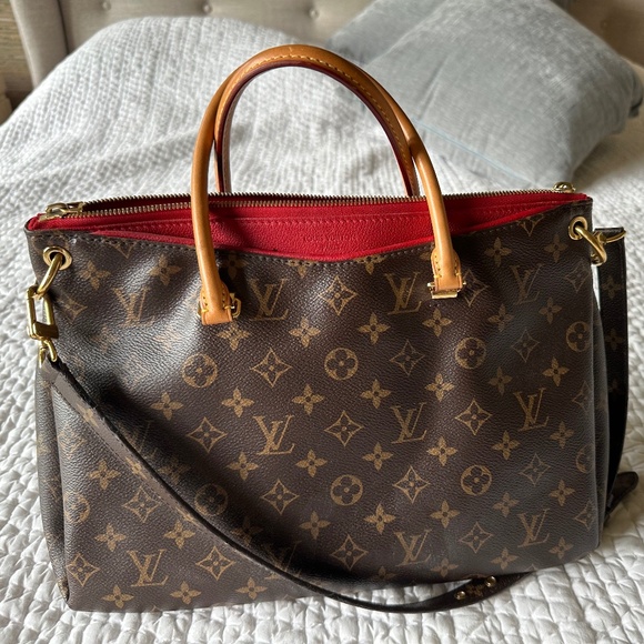 Louis Vuitton - Picture 2 of 3